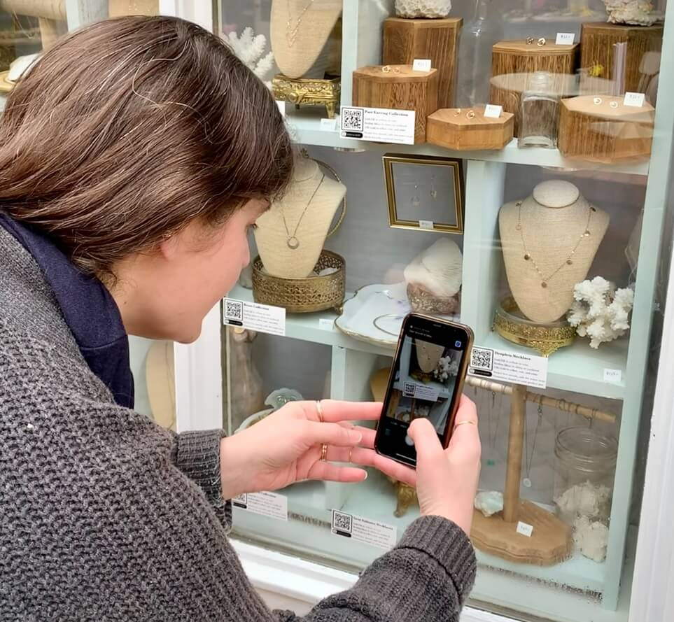 Retail QR Code Solutions with Promotional Frames